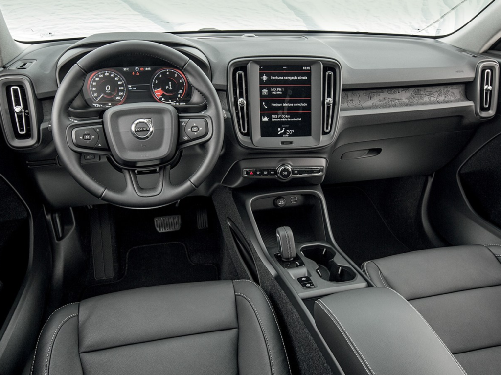 Interior do Volvo XC40 T5 Momentum